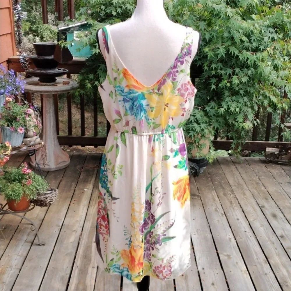 Old Navy Spring and Summer Dress - Picture 5 of 12